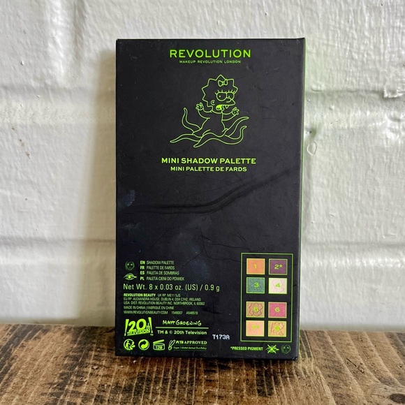 Revolution The Simpsons “Treehouse of Horror” Eyeshadow Palette - Picture 6 of 6